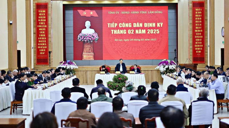 Lần đầu tiên, lãnh đạo Tỉnh uỷ, HĐND, UBND tỉnh cùng tiếp công dân