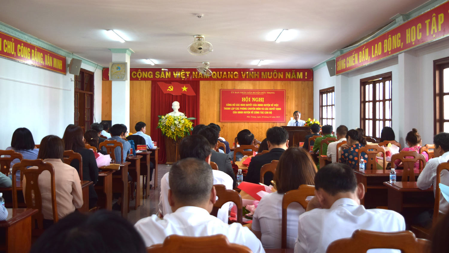 Đức Trọng: Công bố các quyết định về tổ chức cán bộ sau sắp xếp, sáp nhập cơ quan chuyên môn