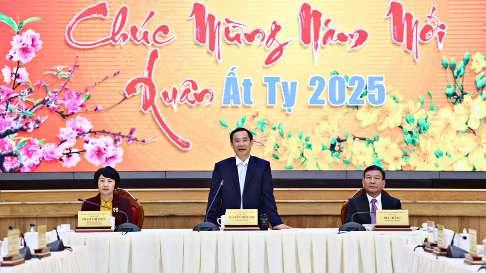 Tỉnh uỷ Lâm Đồng quán triệt nội dung bài viết "Rạng rỡ Việt Nam" ngay ngày đầu trở lại làm việc sau Tết