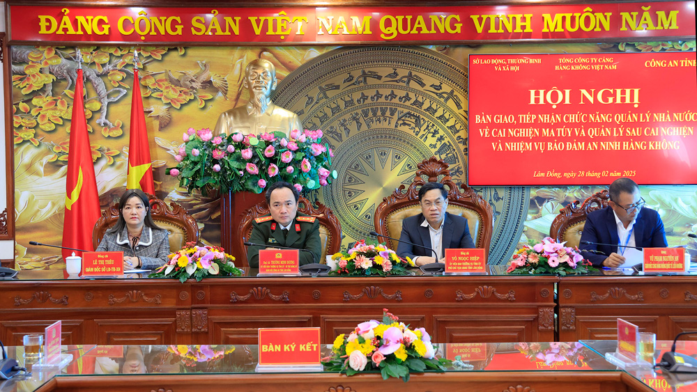 Công an Lâm Đồng tiếp nhận quản lý nhà nước về cai nghiện ma tuý và bảo đảm an ninh hàng không