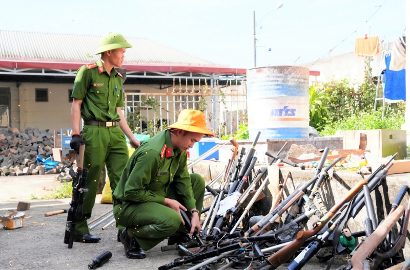 Bảo Lâm: Tiêu hủy số lượng lớn vũ khí, vật liệu nổ và công cụ hỗ trợ