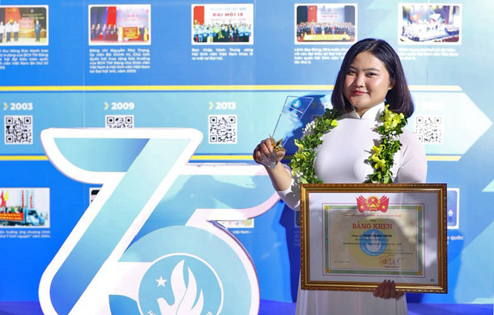 Lấp lánh Sao Tháng Giêng