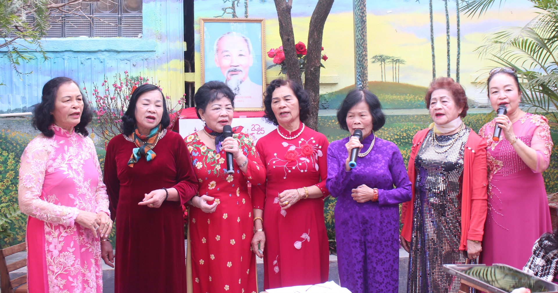 CLB Thơ Lâm Đồng khai bút đầu Xuân Ất Tỵ