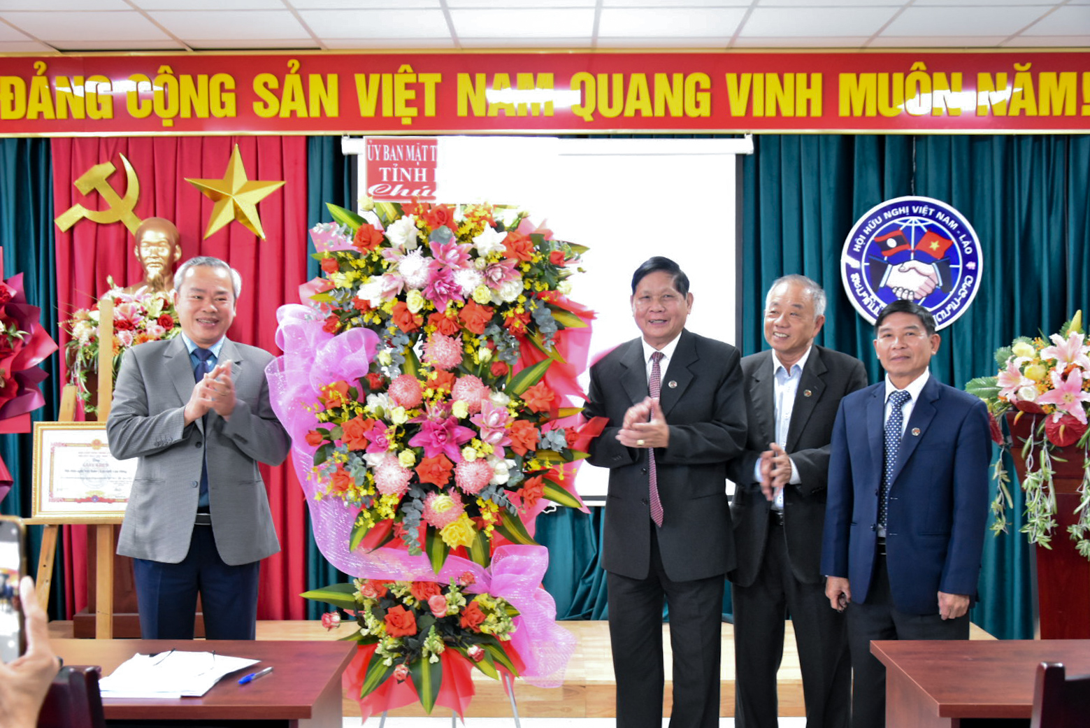 Hội Hữu nghị Việt Nam - Lào tỉnh Lâm Đồng tổng kết hoạt động năm 2024 và kỷ niệm 50 năm thành lập Hội
