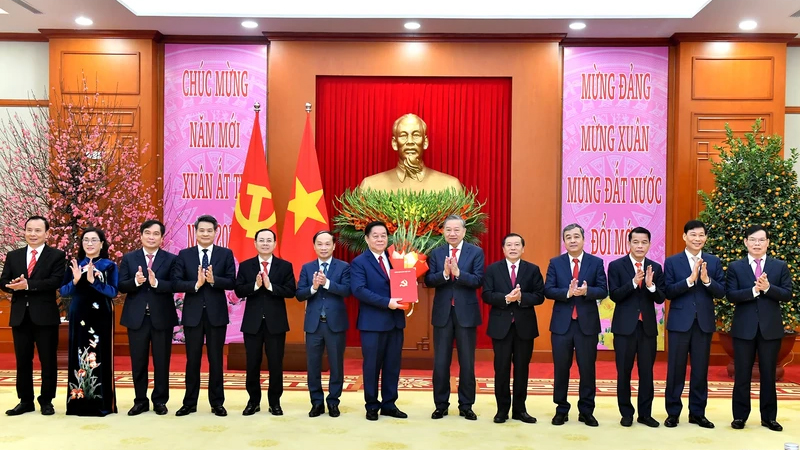 Quyết định của Bộ Chính trị về 4 Đảng bộ trực thuộc Trung ương và 3 cơ quan Đảng ở Trung ương