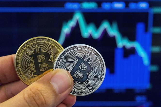 Bitcoin chạm đáy 3 tuần trước động thái kiên quyết của Tổng thống Trump