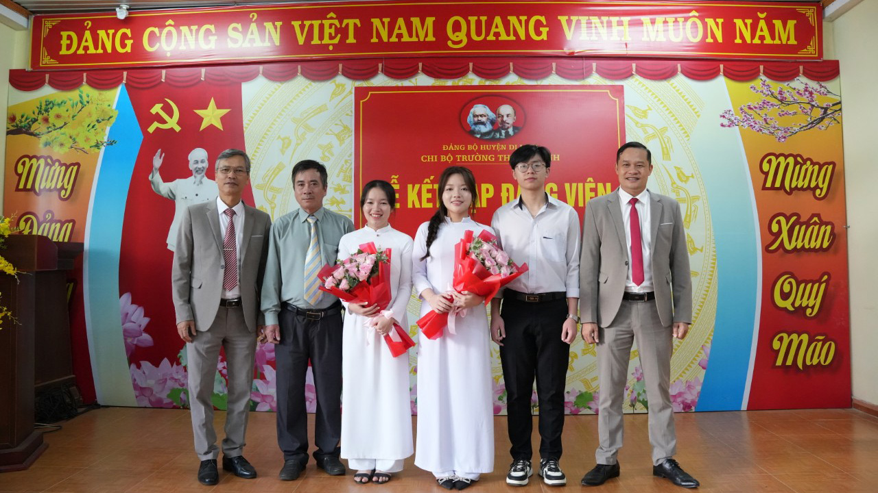 Ươm mầm những “hạt giống đỏ” trên ghế nhà trường