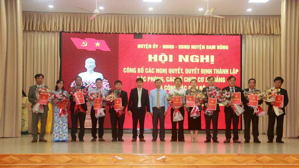 Đam Rông: Công bố quyết định thành lập các phòng, các tổ chức cơ sở đảng và công tác cán bộ