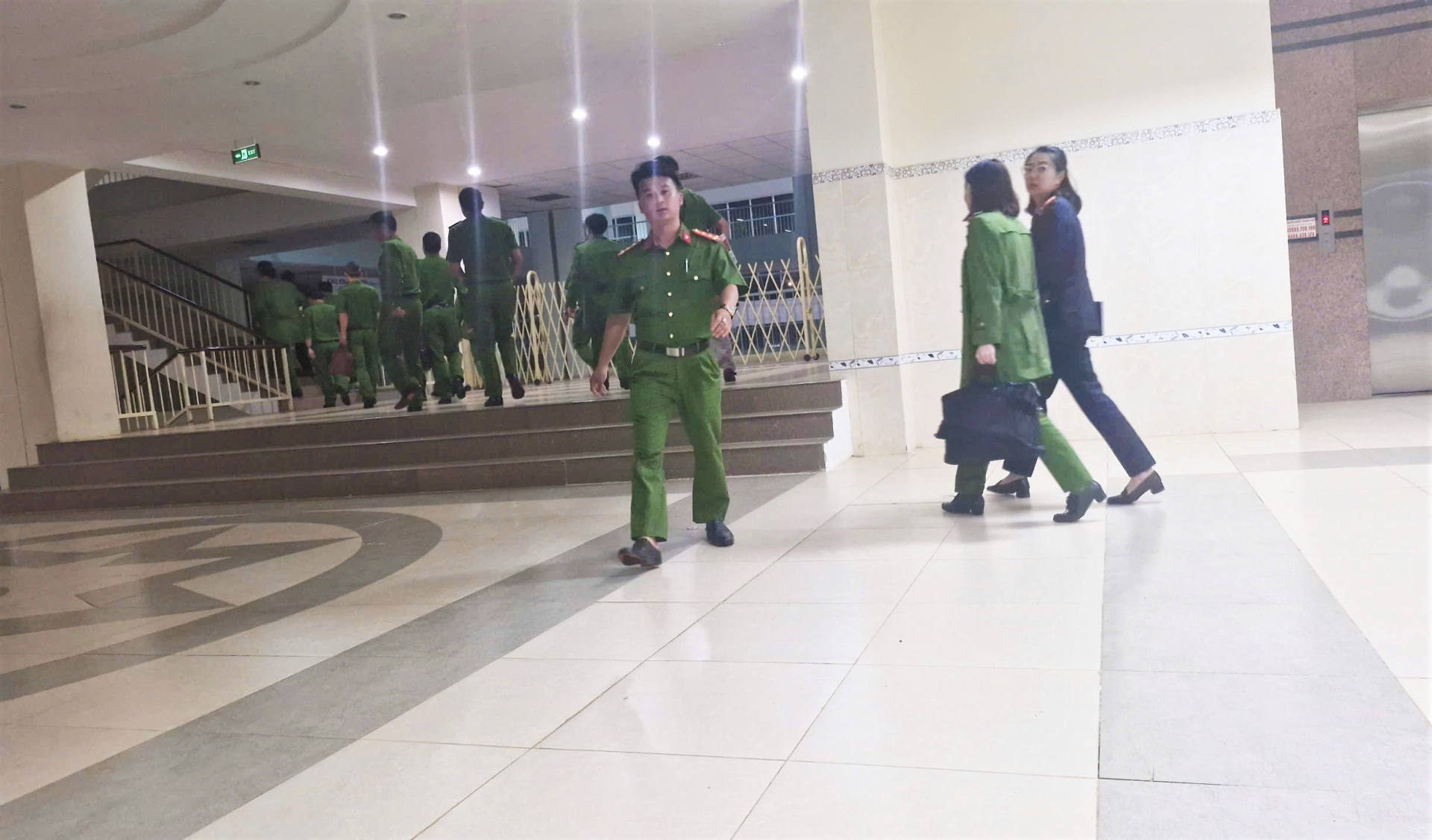 Khám xét Bệnh viện II Lâm Đồng, bắt tạm giam Giám đốc và Trưởng Phòng Vật tư
