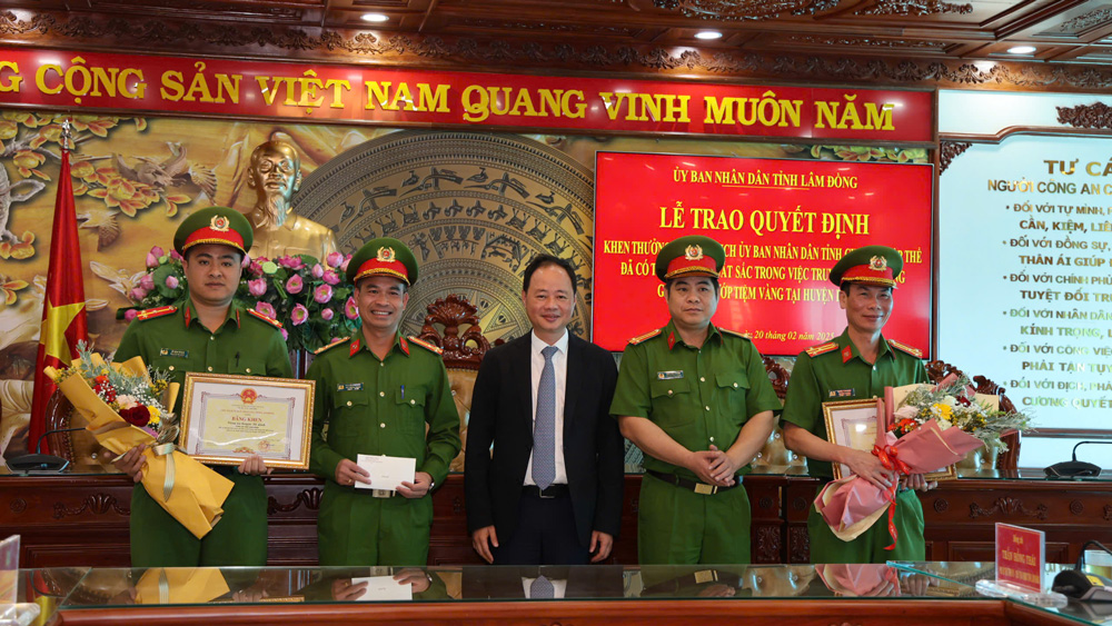 Bộ Công an khen thưởng 5 đơn vị phá án nhanh vụ cướp tiệm vàng ở Di Linh
