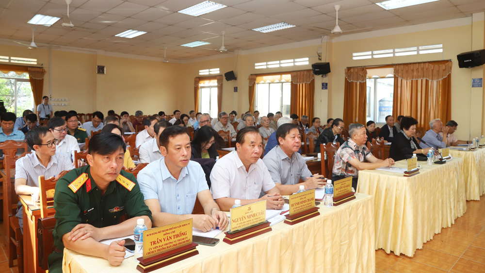 Bảo Lộc: Lấy ý kiến các đồng chí nguyên lãnh đạo góp ý dự thảo Văn kiện Đại hội Đảng bộ thành phố lần thứ VII