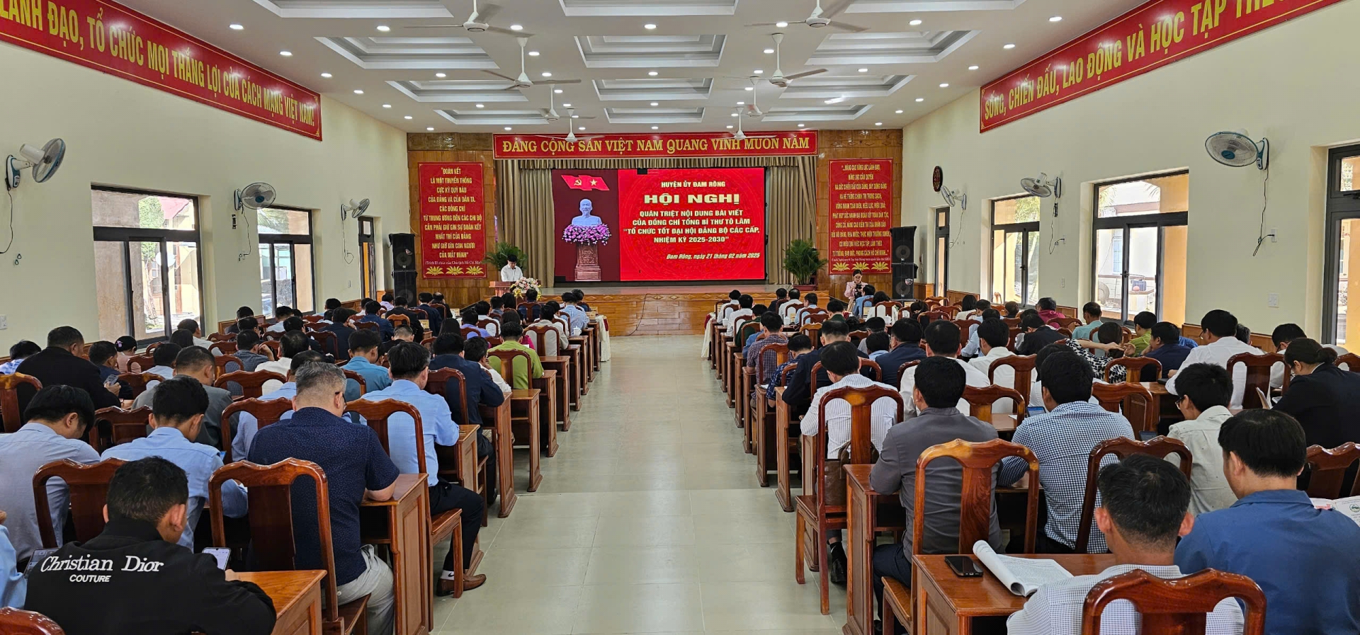 Đam Rông: Quán triệt Chuyên đề Tổ chức tốt đại hội Đảng bộ các cấp và Chuyên đề học tập, làm theo Bác năm 2025