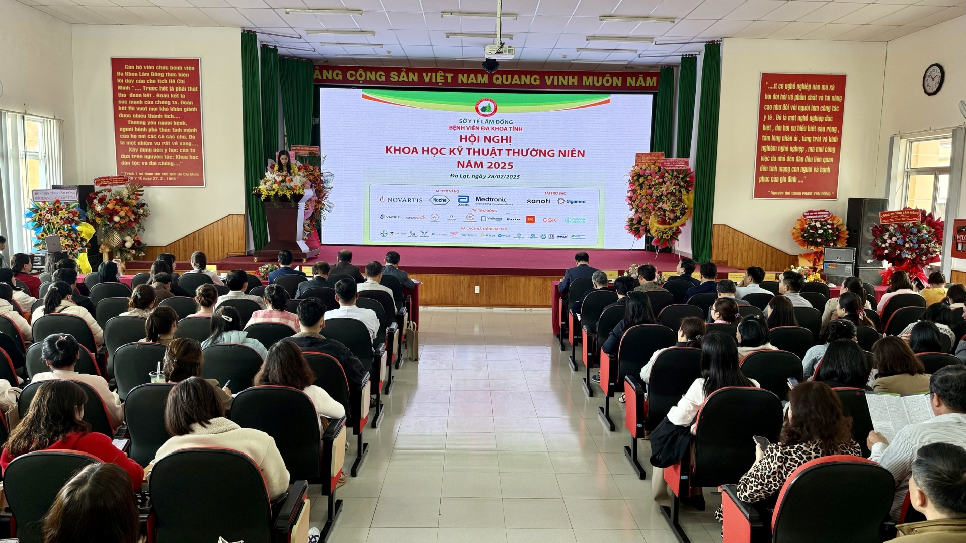200 đại biểu tham dự Hội nghị Khoa học thường niên của Bệnh viện Đa khoa Lâm Đồng