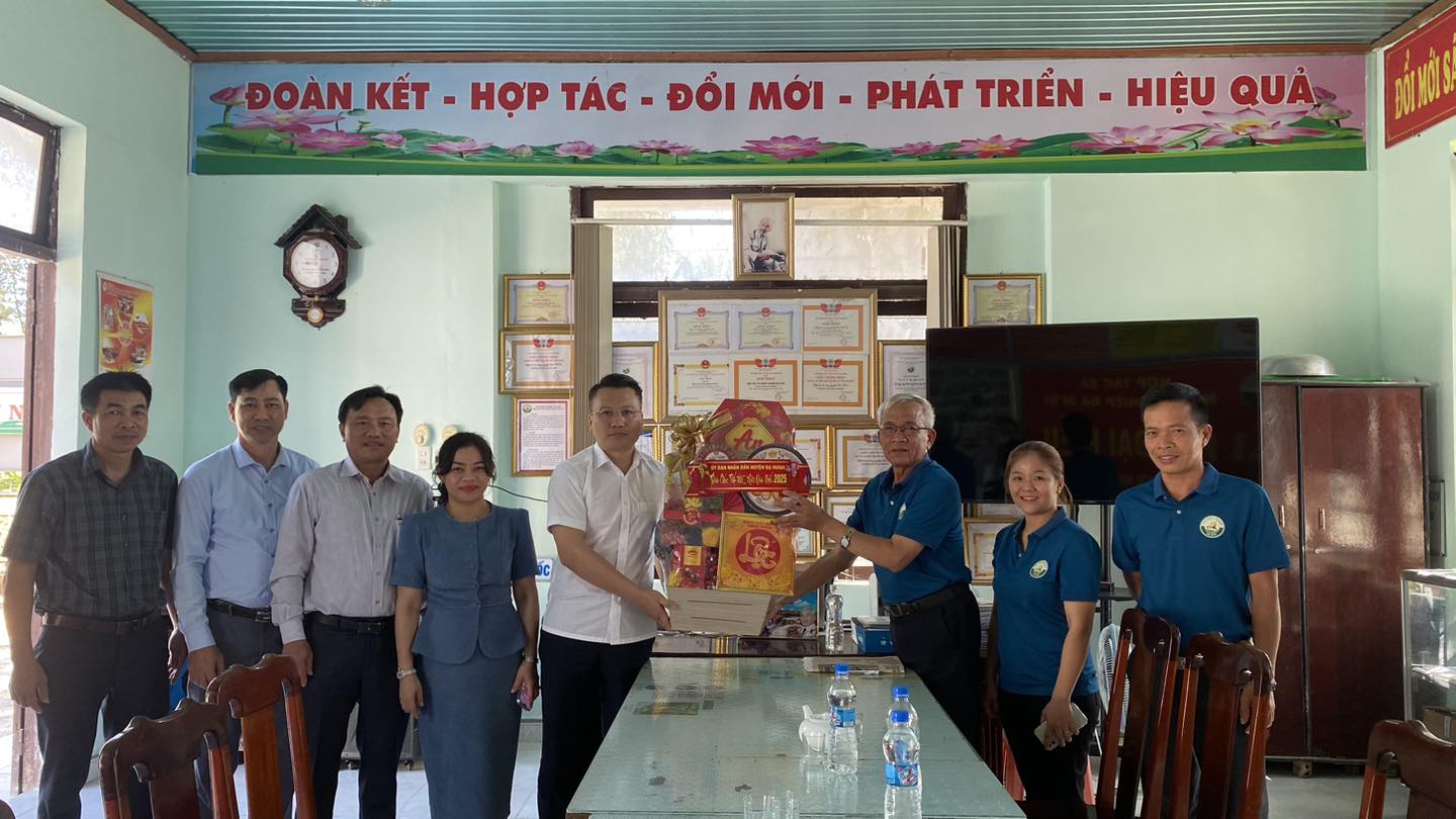 Đạ Huoai: Thăm, động viên các đơn vị, doanh nghiệp nhân dịp đầu xuân