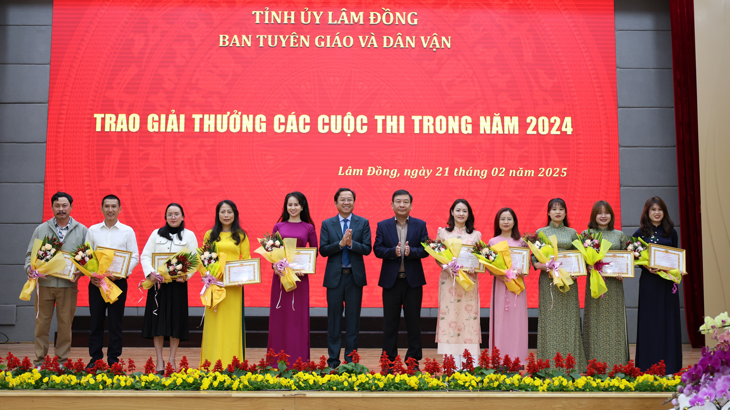 Trao giải và phát động các cuộc thi, giải báo chí về đề tài xây dựng Đảng