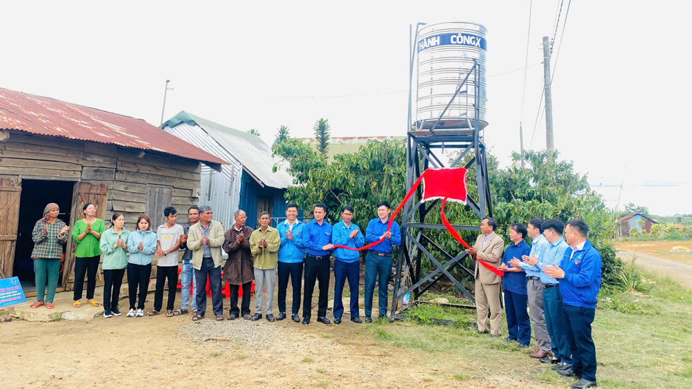 Bàn giao công trình nước sạch cho các hộ dân vùng đồng bào dân tộc thiểu số