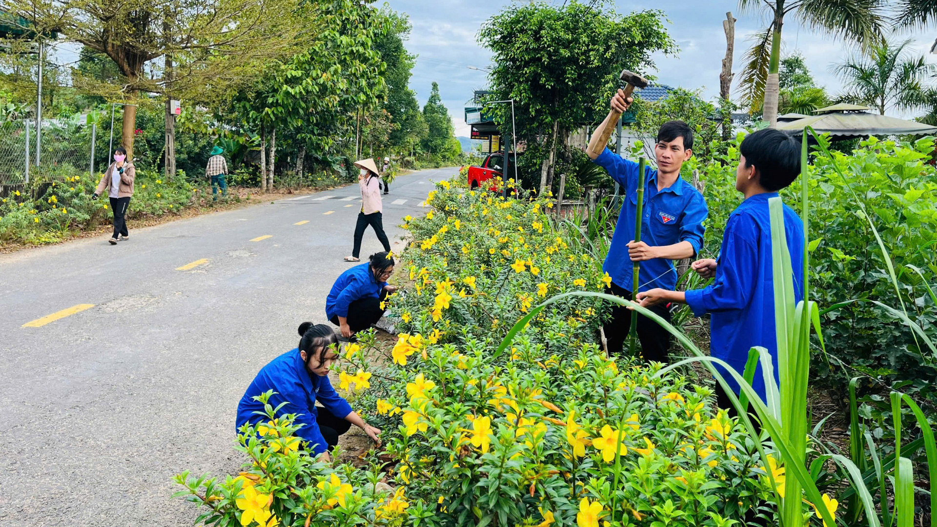 Đạ Huoai: Đồng loạt ra quân Ngày Chủ nhật xanh vì môi trường