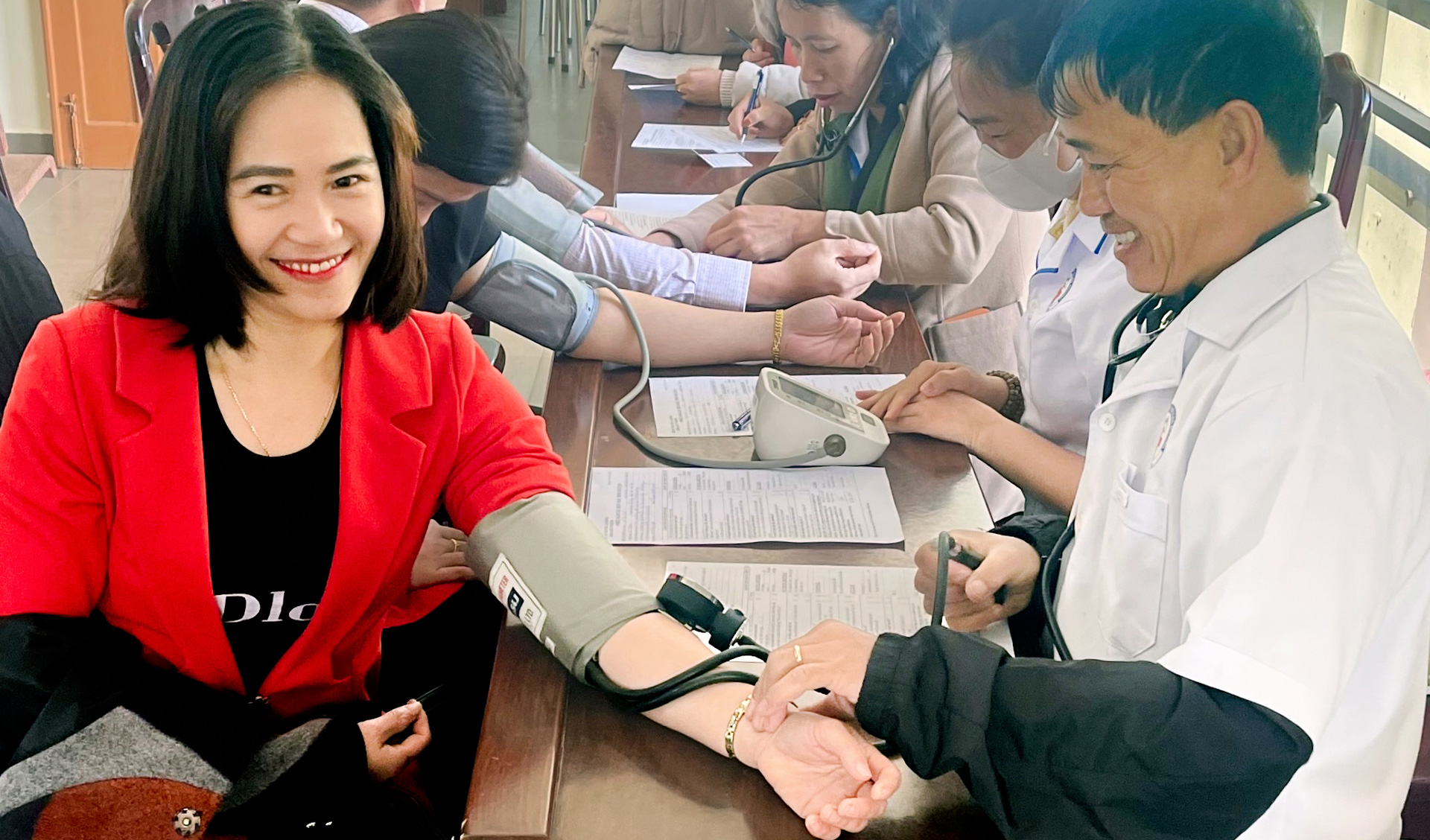 Giọt hồng mùa xuân