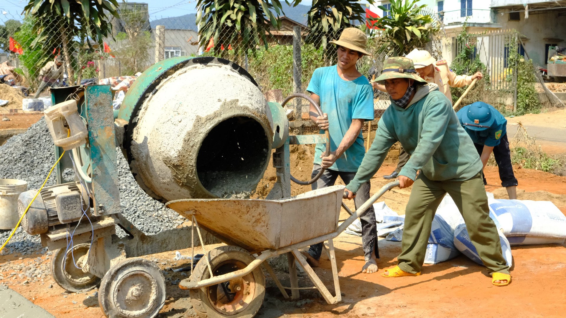 Di Linh tiếp đà phát triển