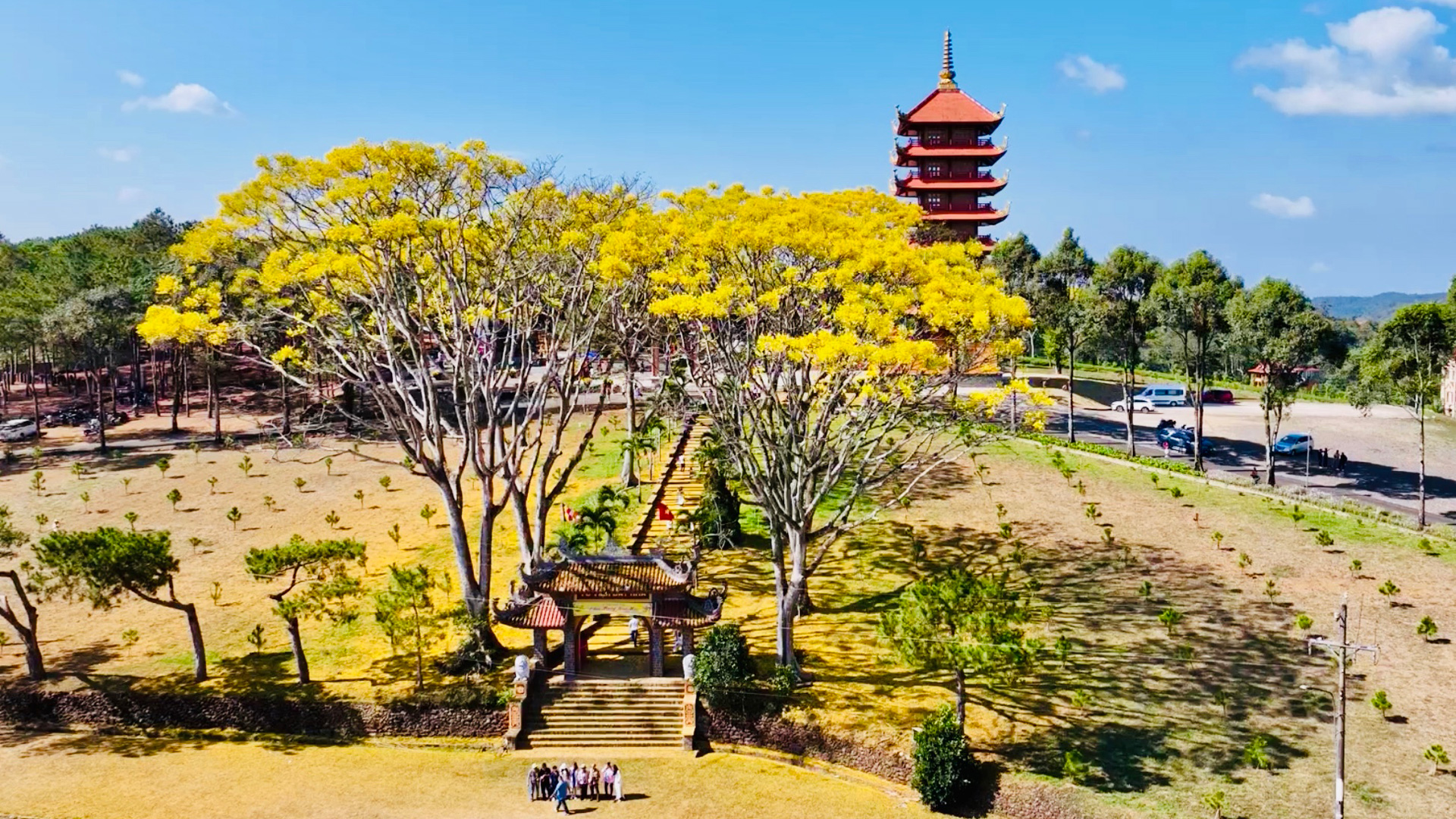 Chiêm ngắm phật y chốn thiền môn...