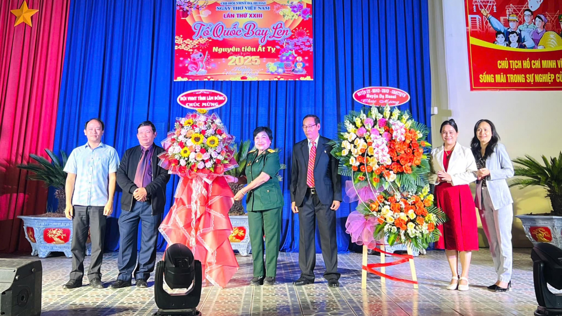 Đạ Huoai: Tổ chức Ngày thơ Việt Nam với chủ đề “Tổ quốc bay lên”