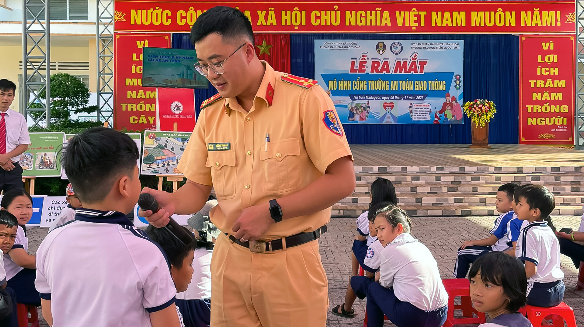 Tình hình trật tự, an toàn giao thông chuyển biến tích cực