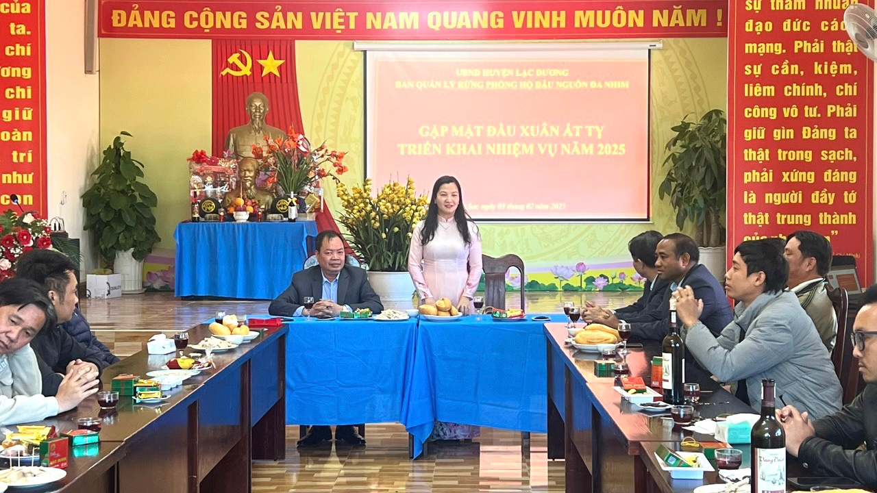 Lãnh đạo huyện Lạc Dương thăm, động viên các đơn vị, doanh nghiệp đầu năm mới Ất Tỵ