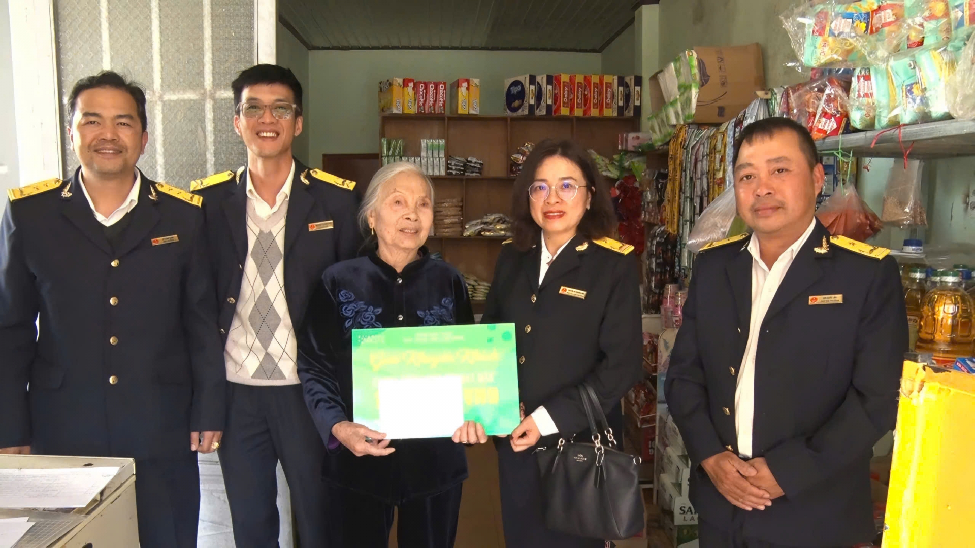 Trao thưởng chương trình "Hóa đơn may mắn"