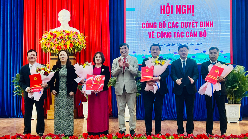 Đà Lạt: Công bố nghị quyết thành lập các phòng và trao quyết định về công tác cán bộ