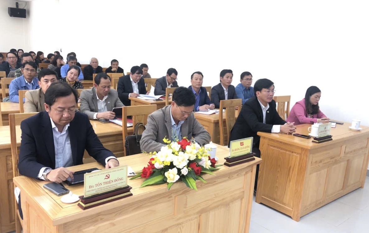 Chuyển giao tổ chức cơ sở đảng và đảng viên từ Đảng bộ Khối các cơ quan tỉnh về Đảng bộ Các cơ quan Đảng tỉnh và Đảng bộ UBND tỉnh