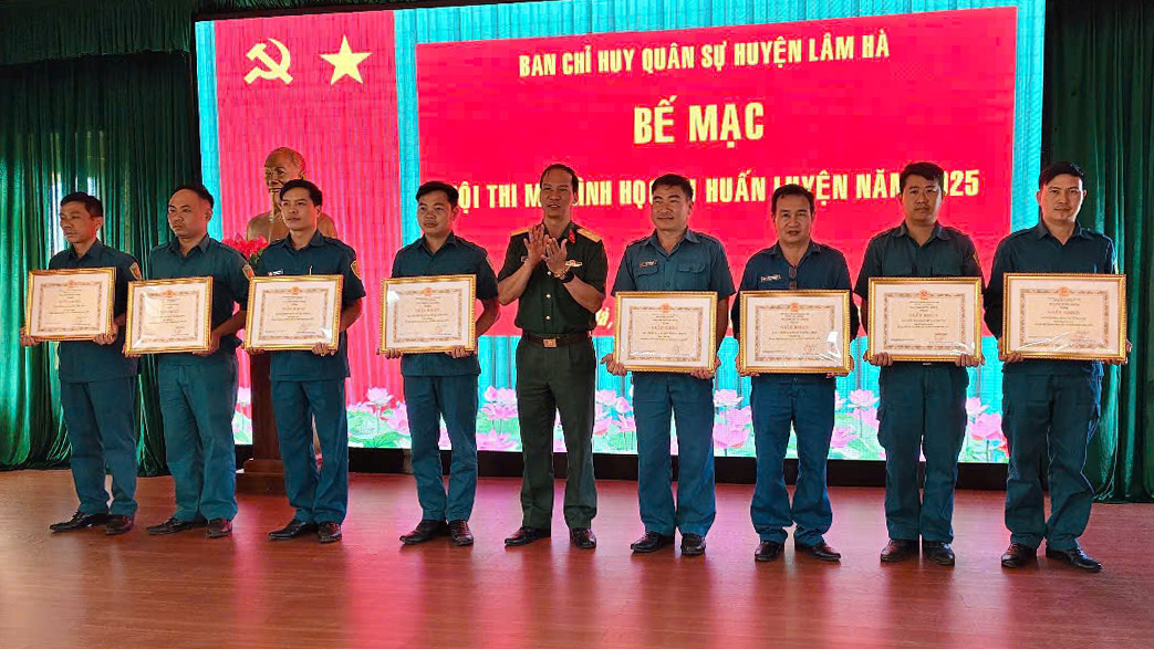 Lâm Hà: Hội thi mô hình học cụ huấn luyện và sáng kiến lực lượng vũ trang