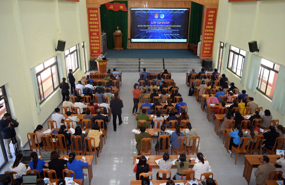 Đức Trọng: Bồi dưỡng  kỹ năng số cho thành viên của tổ công nghệ số cộng đồng