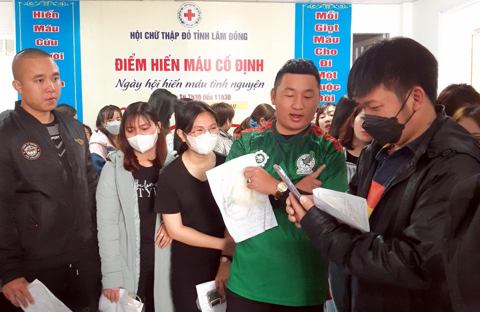 Đà Lạt: 250 người tham gia chương trình “Trao giọt hồng, trao yêu thương”