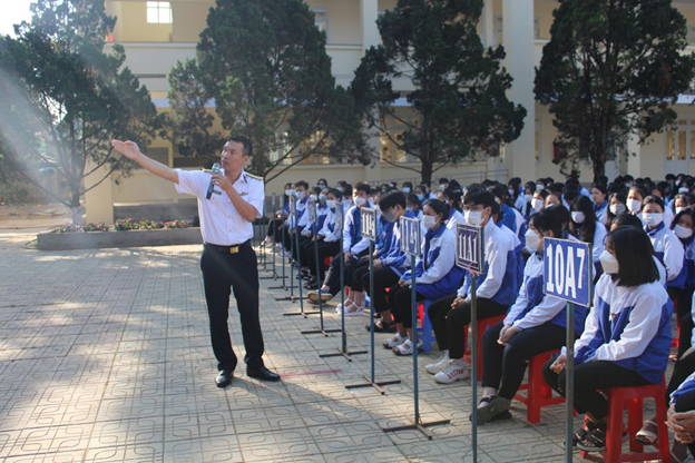 Âm vang biển đảo giữa sân trường chúng em