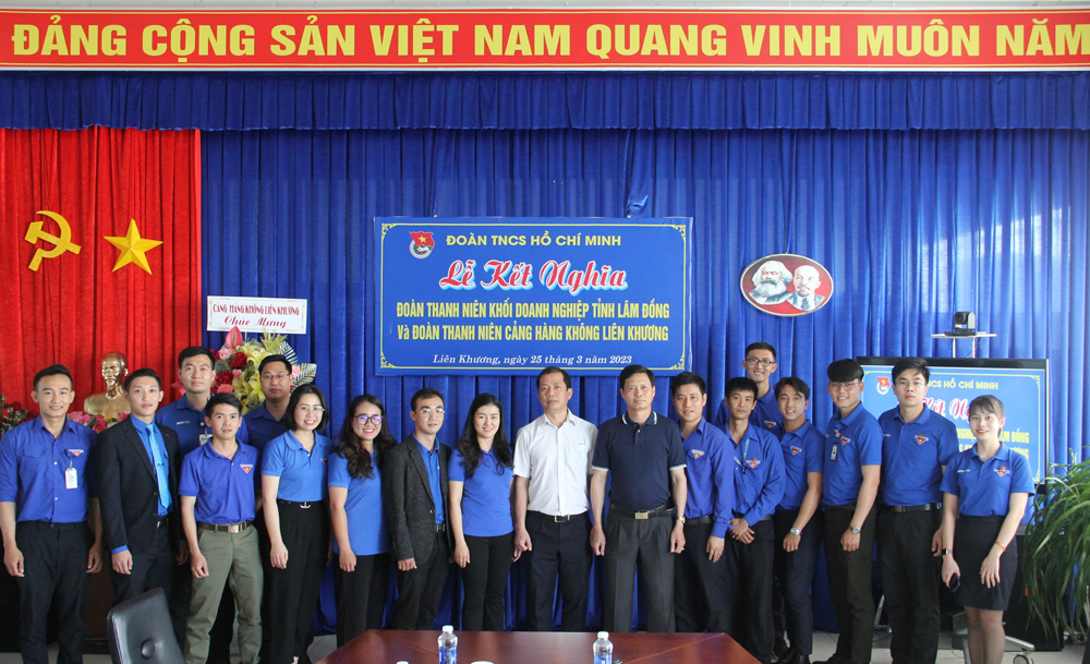 Đoàn Thanh niên Khối Doanh nghiệp tỉnh và Cảng Hàng không Liên Khương ký giao ước kết nghĩa