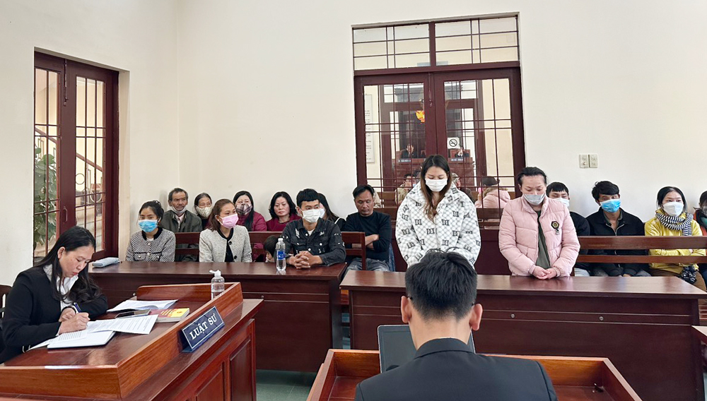 Đà Lạt: Hai phụ nữ hành hạ bé gái lãnh án