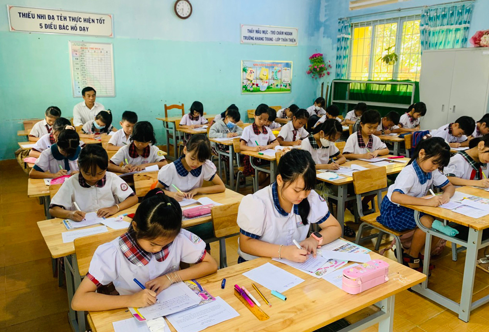 Đạ Tẻh: 204 giáo viên, học sinh tiểu học tham gia Hội thi Viết chữ đẹp cấp huyện
