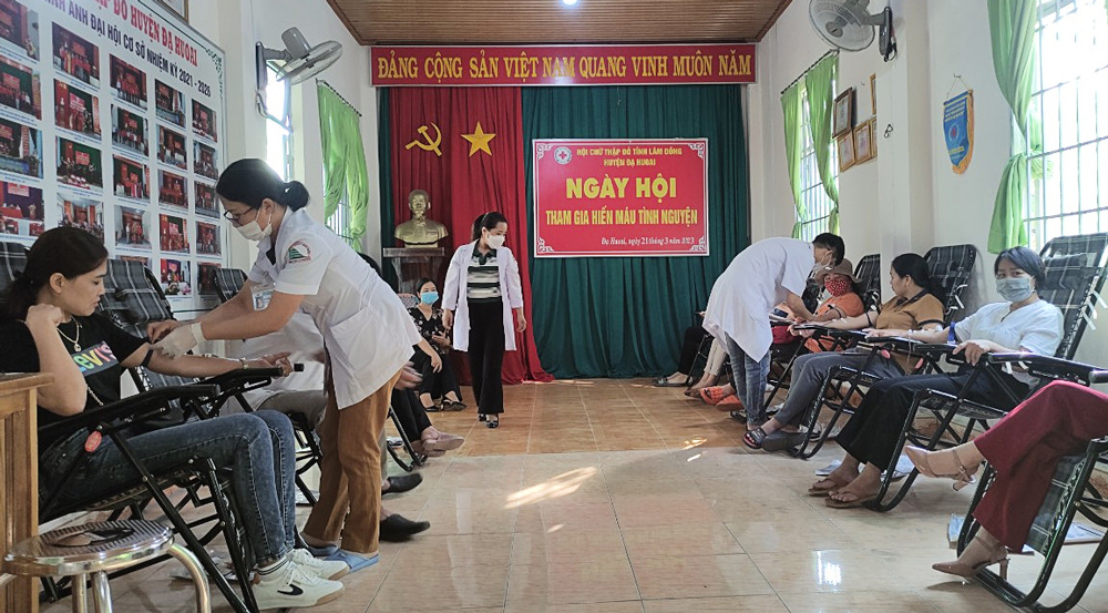 Đạ Huoai: Nhiều tình nguyện viên tham gia hiến máu nhân đạo