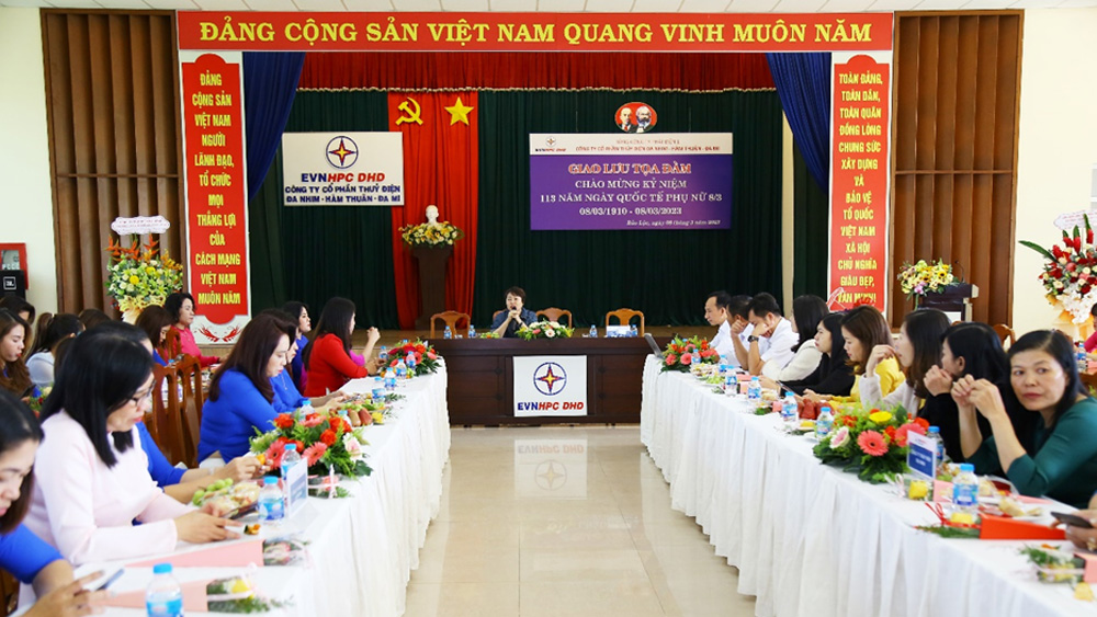 Phụ nữ hạnh phúc sẽ lan toả niềm hạnh phúc đến những người xung quanh