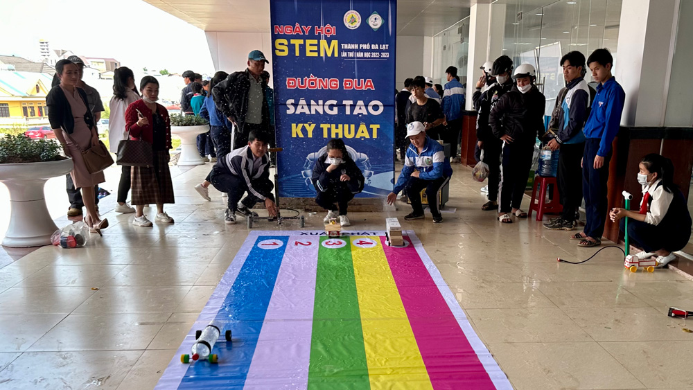 Ngày hội STEM thành phố Đà Lạt lần thứ I năm học 2022 - 2023