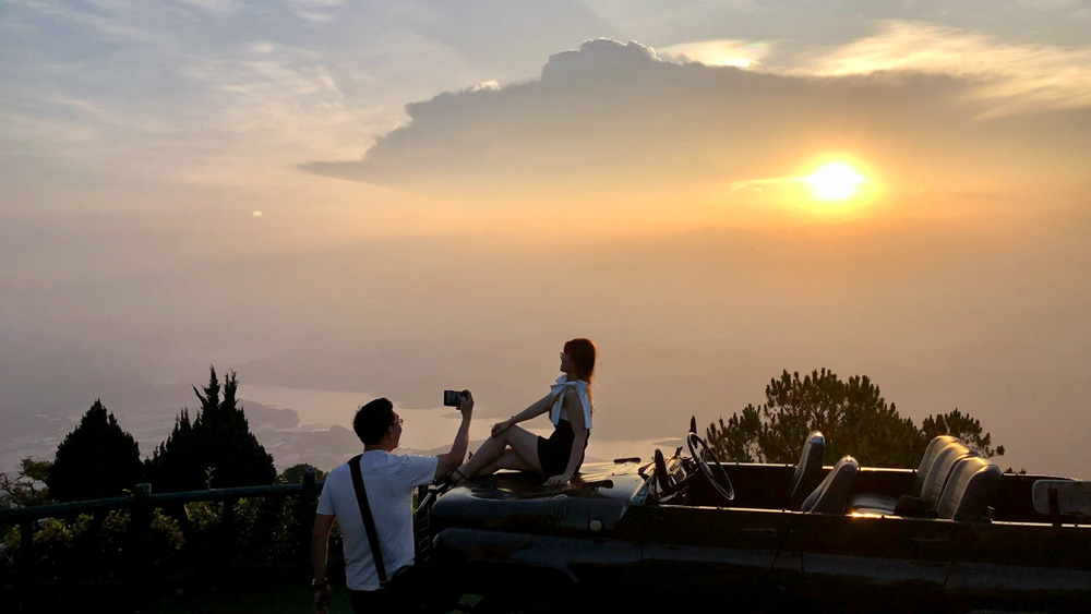 Hoàng hôn trên đỉnh LangBiang