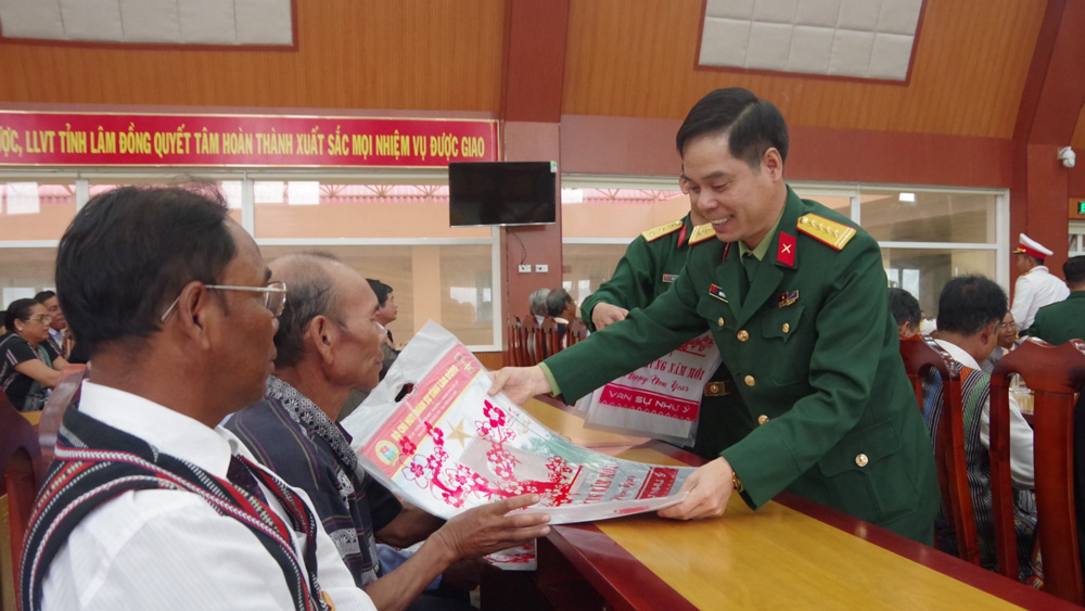 Khi quân đội và người có uy tín đồng hành