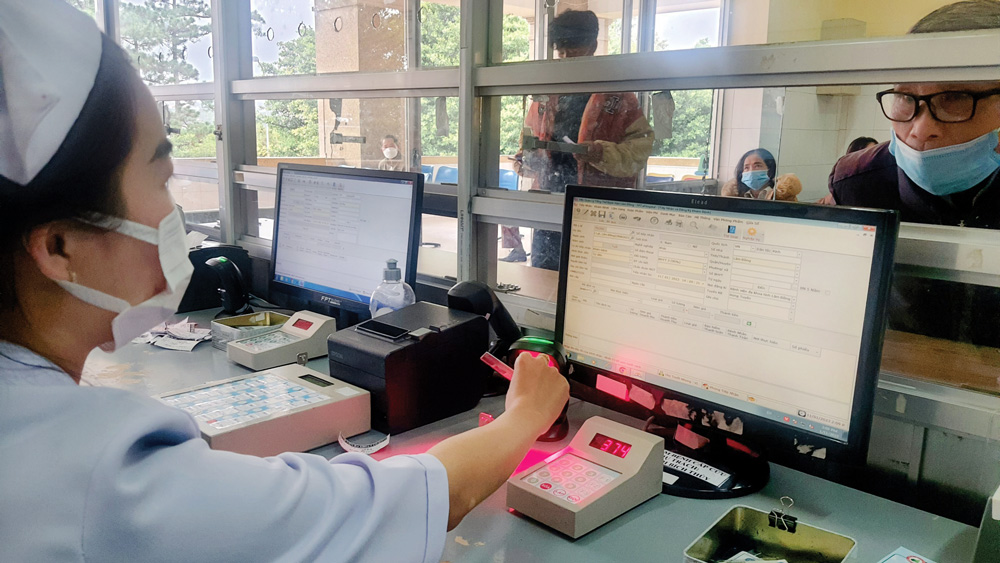 BẢO HIỂM XÃ HỘI LÂM ĐỒNG - ĐỒNG HÀNH CÙNG NGƯỜI DÂN: Bảo hiểm xã hội Lâm Đồng đẩy mạnh chuyển đổi số
