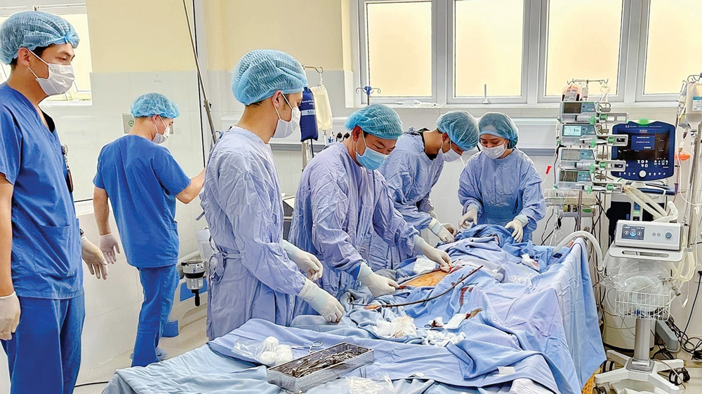 Bảo hiểm xã hội Lâm Đồng - đồng hành cùng người dân : Nhiều bệnh nhân được Bảo hiểm y tế thanh toán chi phí điều trị lớn