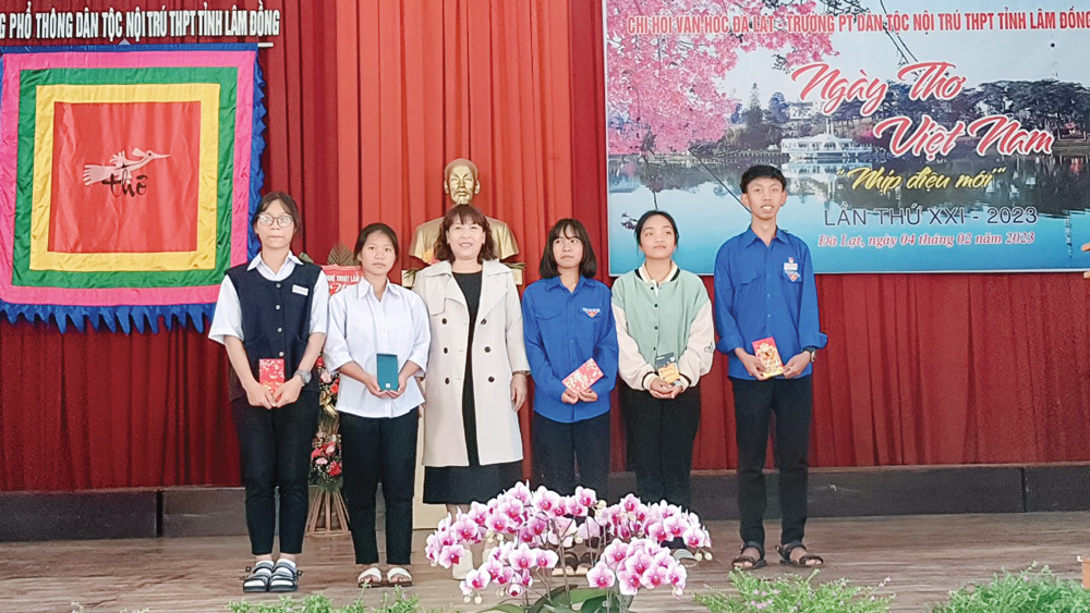 Tạo dư địa cho người trẻ sáng tác văn học nghệ thuật