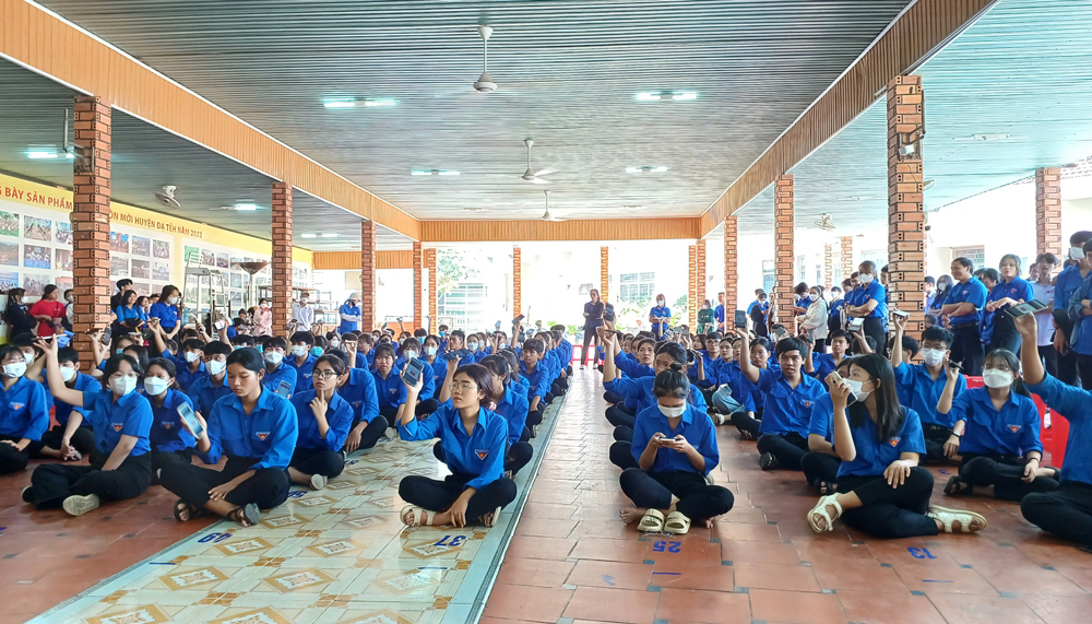 Đạ Tẻh: 100 thí sinh tham gia cuộc thi Rung chuông vàng