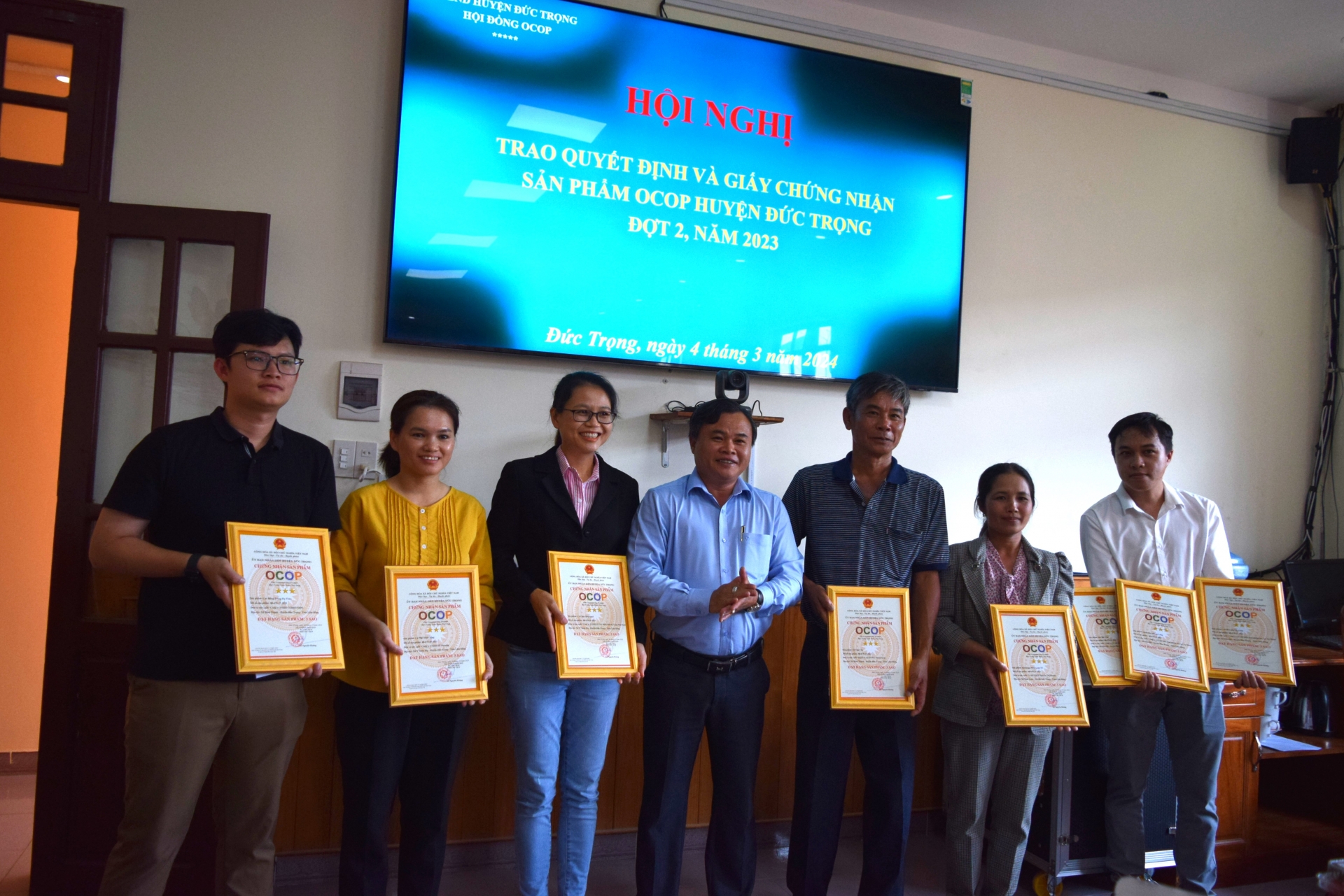 Đức Trọng: Trao giấy chứng nhận sản phẩm OCOP đạt sao đợt 2 năm 2023