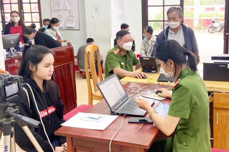 Đức Trọng nỗ lực hoàn thành cấp căn cước công dân cho học sinh thi tốt nghiệp