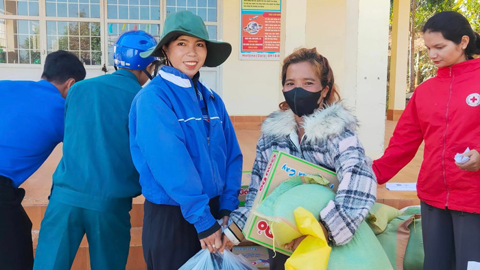 Trao 70 túi an sinh cho người dân có hoàn cảnh khó khăn