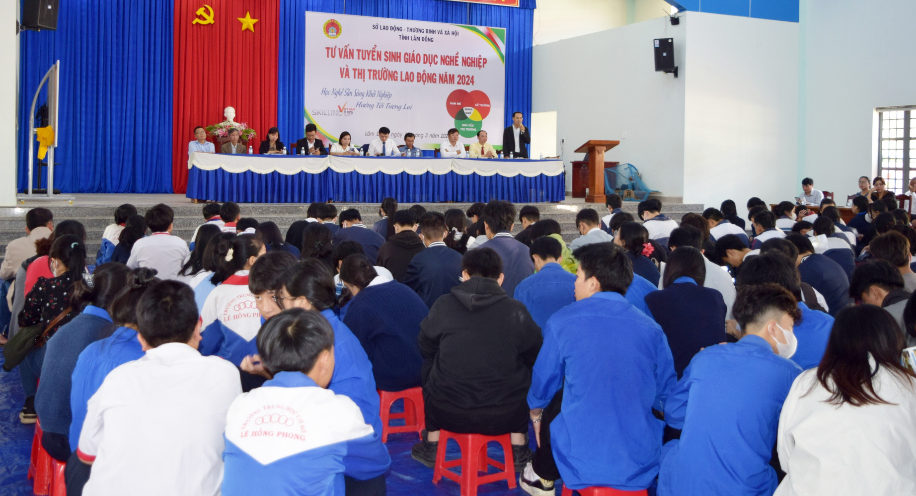 Đức Trọng: Gần 500 học sinh tham gia tư vấn tuyển  sinh giáo dục nghề nghiệp và thị trường lao động